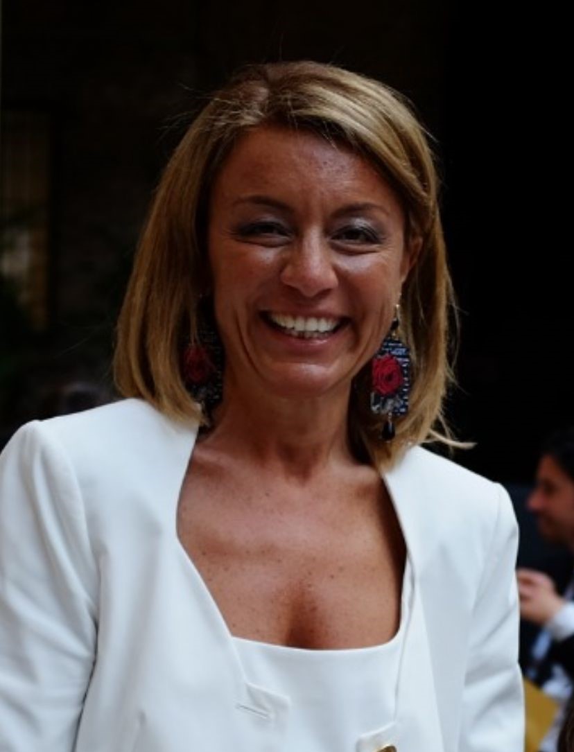 immagine lia Immagine di Enrica Maggi vicino ad un fiume