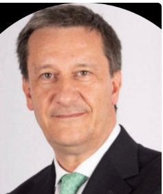 Immagine di Enrica Maggi vicino ad un fiume