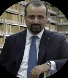 Immagine di Enrica Maggi vicino ad un fiume